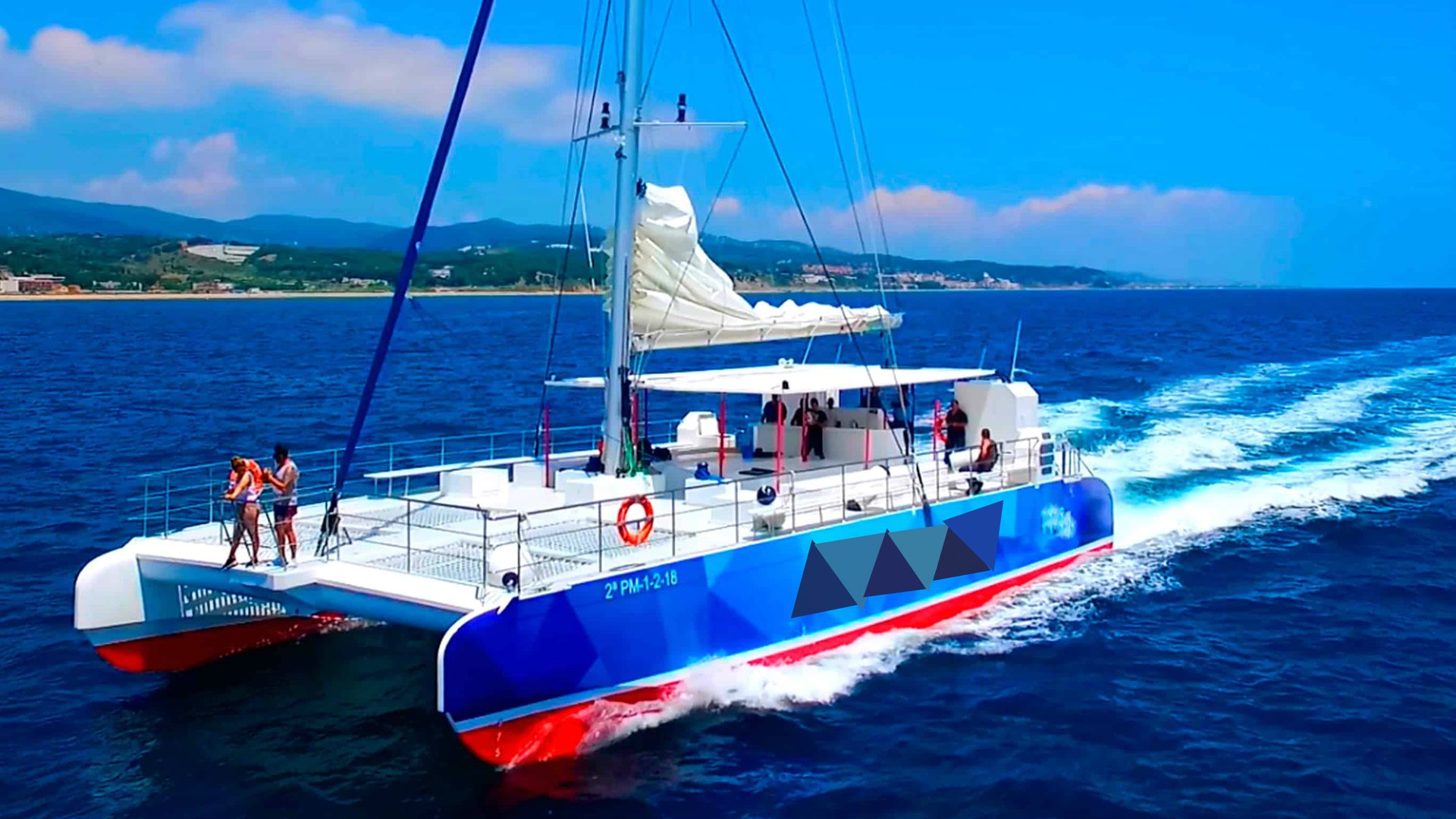 Party Boats Mallorca 🥂 Party Catamarans Real Yacht Charter